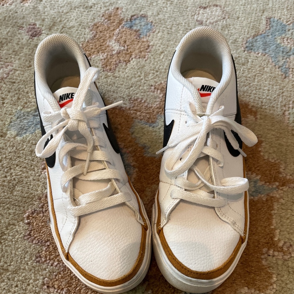 Women’s size 8.5 Nike Courts